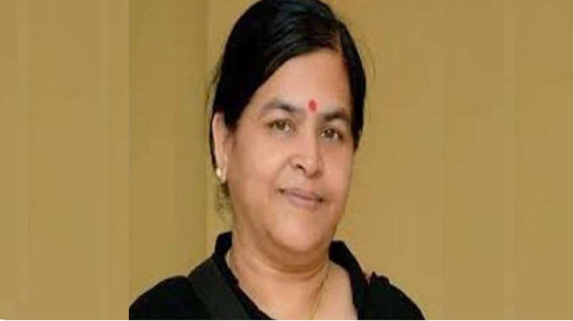 अब मंत्री के साथ सेल्फी के लिए देने होंगे 100 रुपये, गुलदस्ते की जगह मांगी किताबें