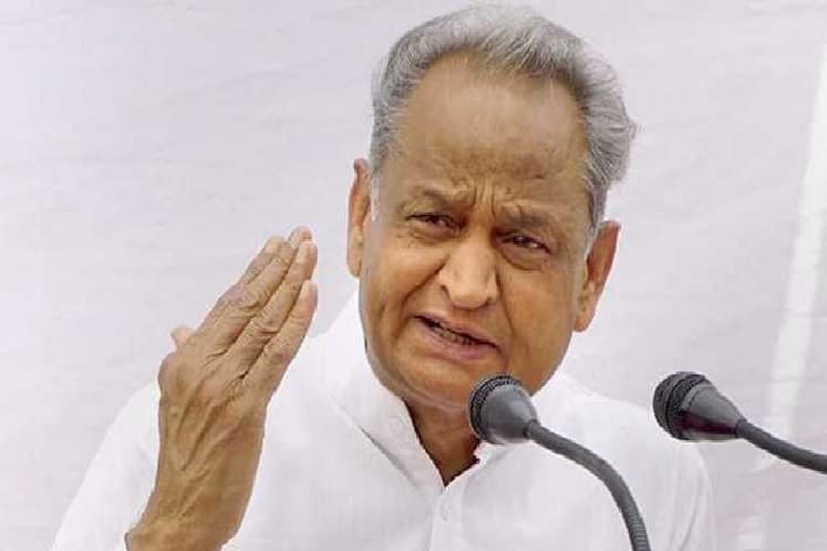 किसान आंदोलन के बीच राजस्थान सरकार का बड़ा फैसला, डार्क जोन में ट्यूबवेल और कुंए खोदने पर लगी रोक हटी
