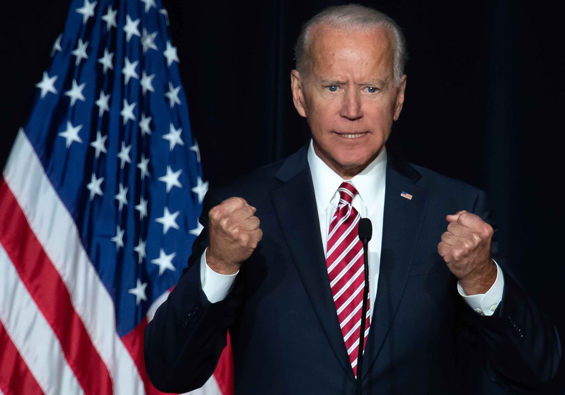 बगहा में धूं-धूंकर जली बाइक और कार, महज 12 रुपये के लिए जान को आफत में डाल रहे लोग, जानें क्या है मामला