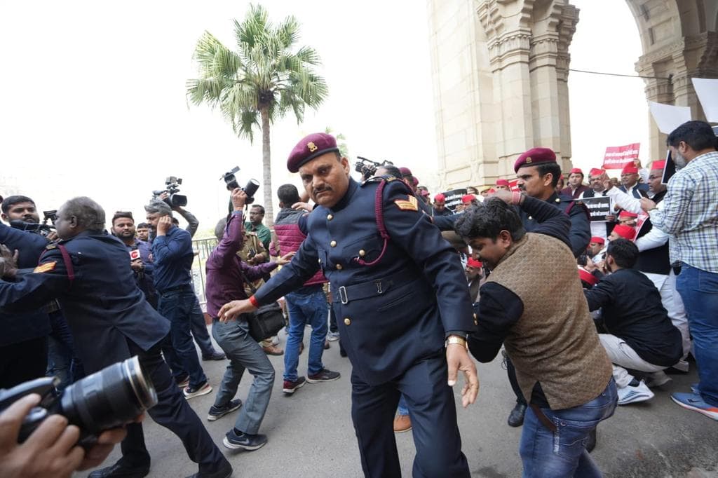 UP Budget Session 2023: मीडियाकर्मियों ने मारपीट-धक्का मुक्की पर जताई नाराजगी, स्पीकर बोले- होगी कठोर कार्रवाई