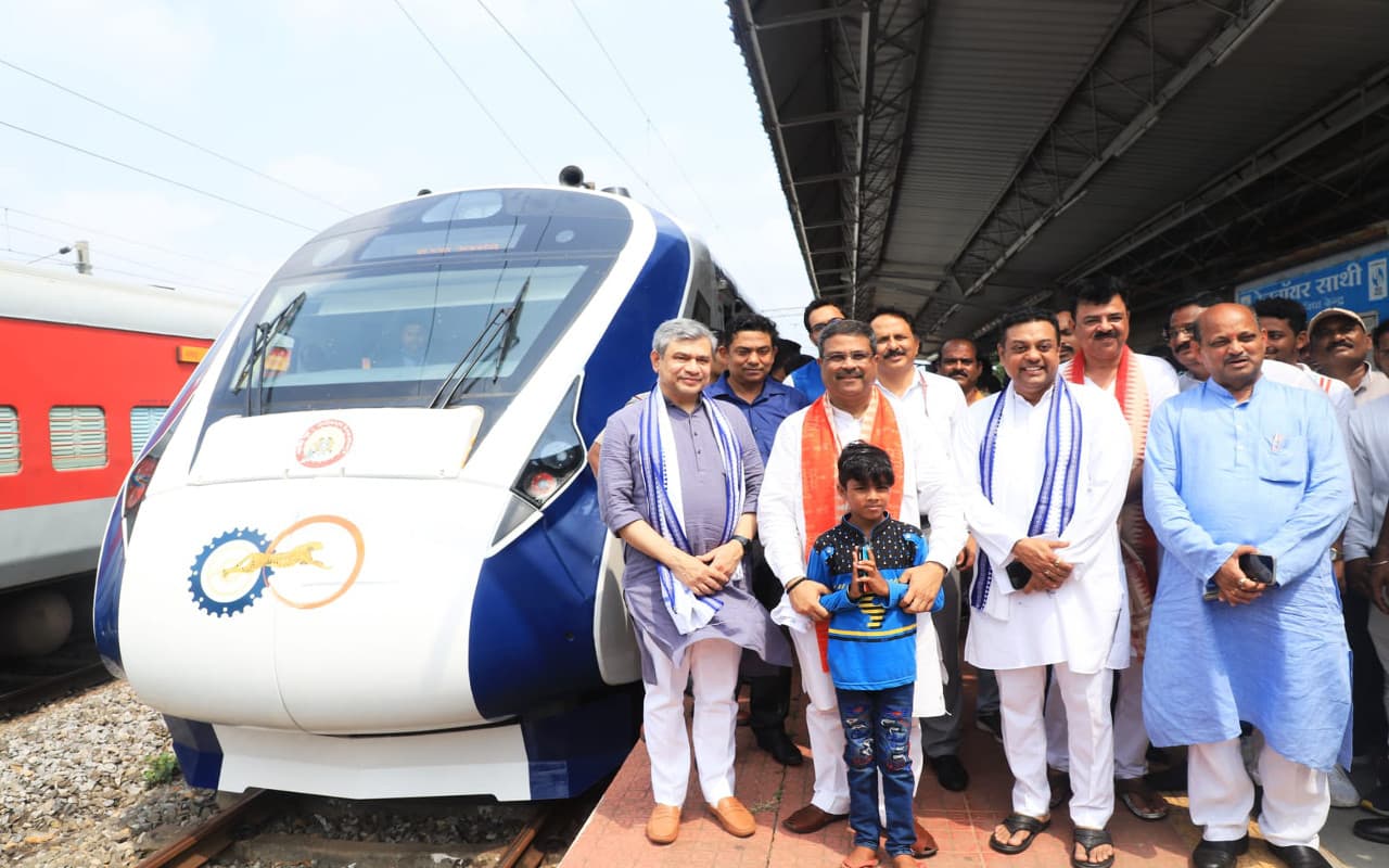 पुरी-राउरकेला वंदे भारत एक्सप्रेस का ट्रायल आज, जानें आम लोगों के लिए कब से चलेगी ट्रेन
