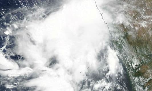 Cyclone Nivar Latest Updates : गहरे दबाव का क्षेत्र चक्रवाती तूफान में तब्दील, इन राज्यों में मच सकती है भारी तबाही