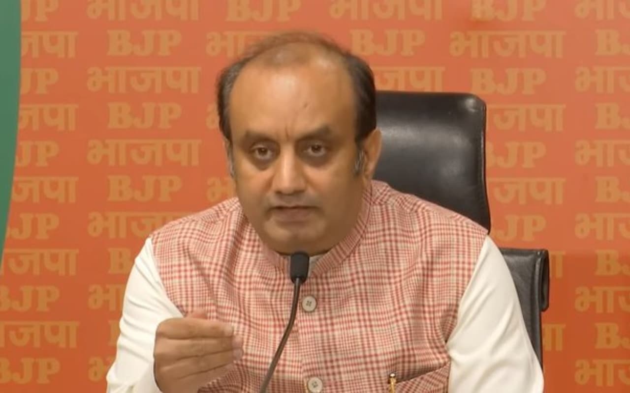 ‘चिंगारी का खेल बुरा होता है’, बंगाल हिंसा को लेकर बीजेपी ने ममता बनर्जी पर साधा निशाना