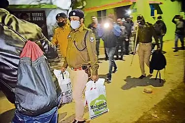 बिहार में दबोचे गए पाकिस्तान और अफगानिस्तान के पांच नागरिक, पहचान छुपाने के लिए कर रहे थे यह काम…