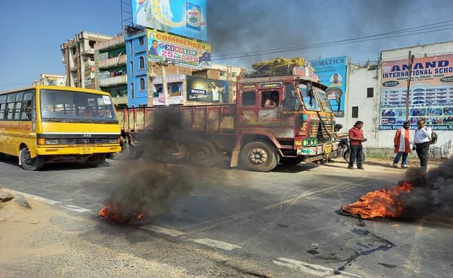 Bihar Bandh Live: राजद के नेतृत्व में विपक्ष का आज बिहार बंद, सड़कों पर उतरे प्रदर्शनकारी, जानें हर जिले का अपडेट…