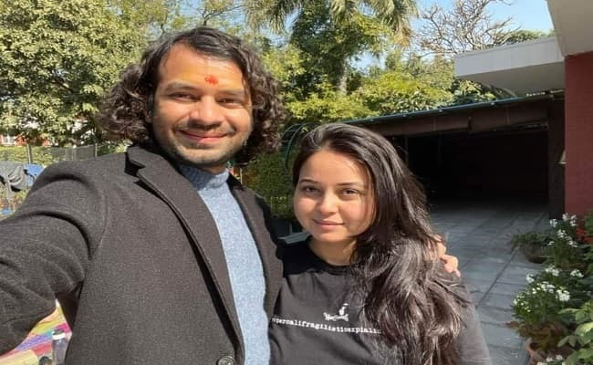 भाइयों के बीच विवाद में बहन की इंट्री, रोहिणी ने भी कहा- अनुशासन के बिना सफलता अधूरी