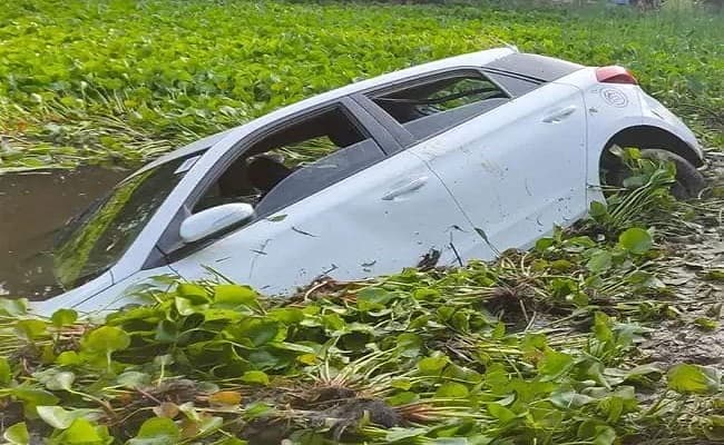 Road Accident: सुपौल में पानी भरे गड्ढे में गिरी कार, चालक की मौत, ग्रामीणों ने तीन लोगों की बचायी जान