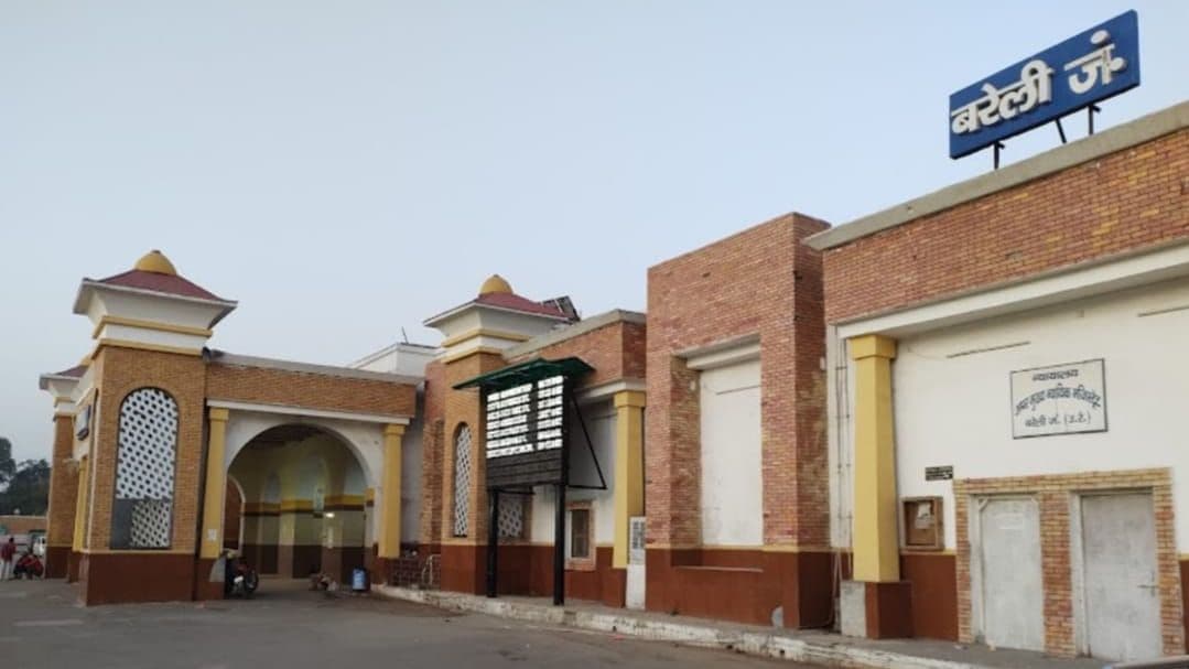 Bareilly News: बरेली जंक्शन से अवैध वेंडर जेल ले जाते समय हुआ फरार, RPF में मचा हड़कंप