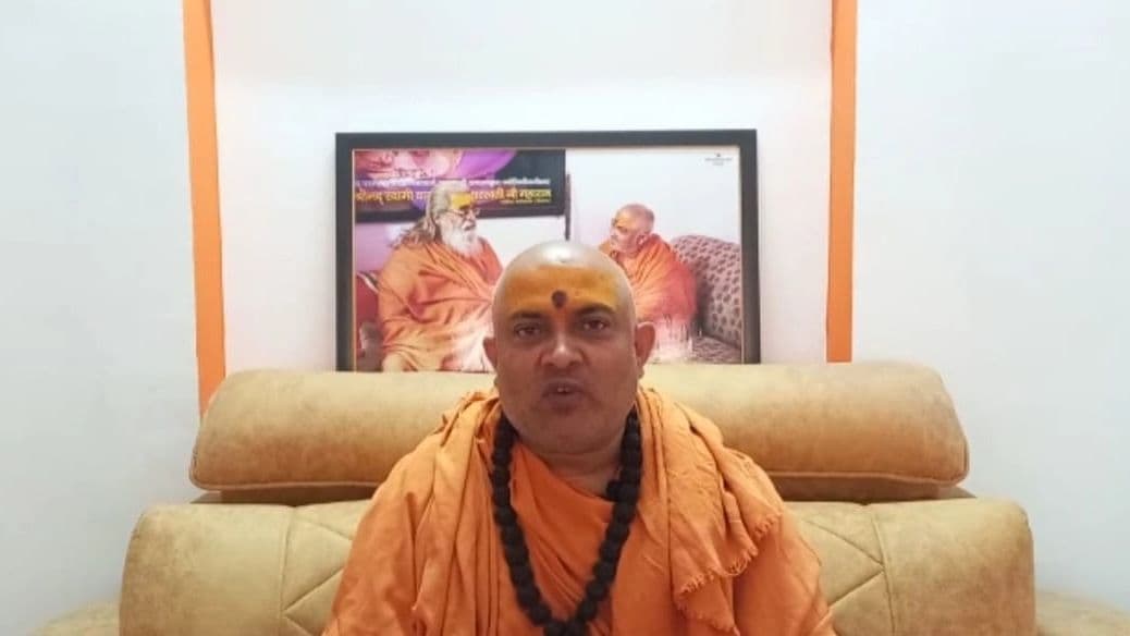 अखिलेश यादव के ‘चिलमजीवी’ बयान पर भड़का संत समाज, जितेन्द्रानन्द सरस्वती ने की मांफी मांगने की मांग