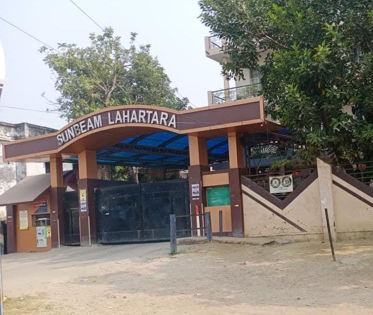 Varanasi News: सनबीम स्कूल के खिलाफ अभिभावकों ने खोला मोर्चा, बोले- आरोपी को दी जाए फांसी और प्रिंसिपल…