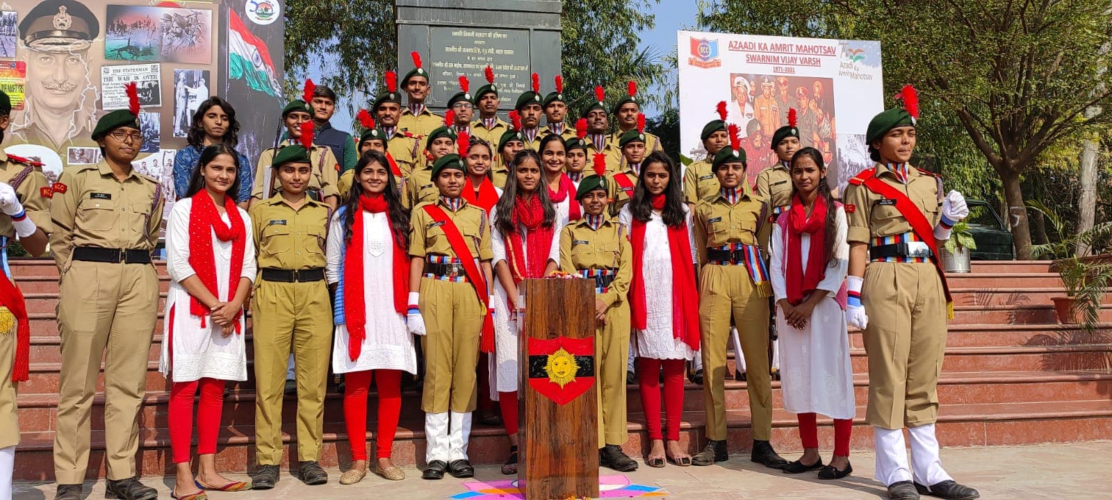 Lucknow News: स्वर्णिम विजय मशाल पहुंची लखनऊ यूनिवर्सिटी, एनसीसी कैडेट्स ने दिया गार्ड ऑफ ऑनर