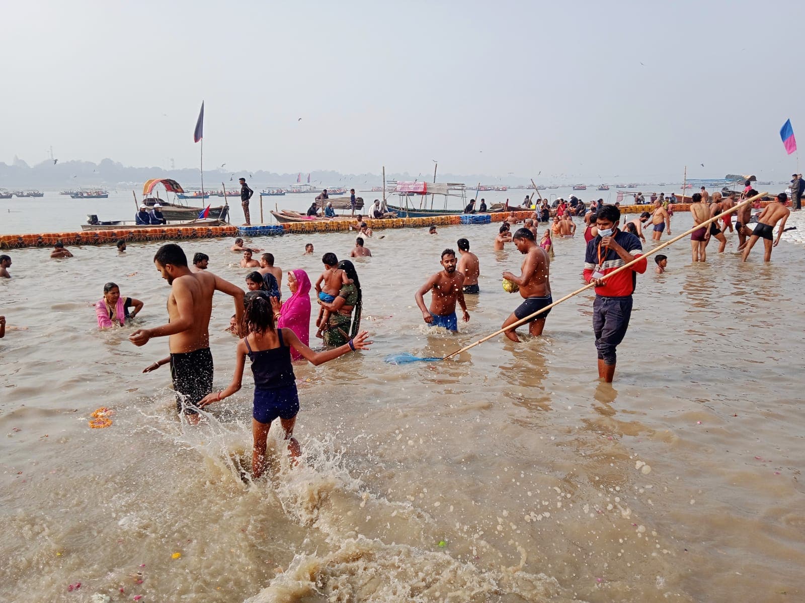 Paush Purnima के दिन माता लक्ष्मी पर 11 कौड़ियां चढ़ाकर हल्दी से करें तिलक,जानें इस दिन के स्नान का महत्व