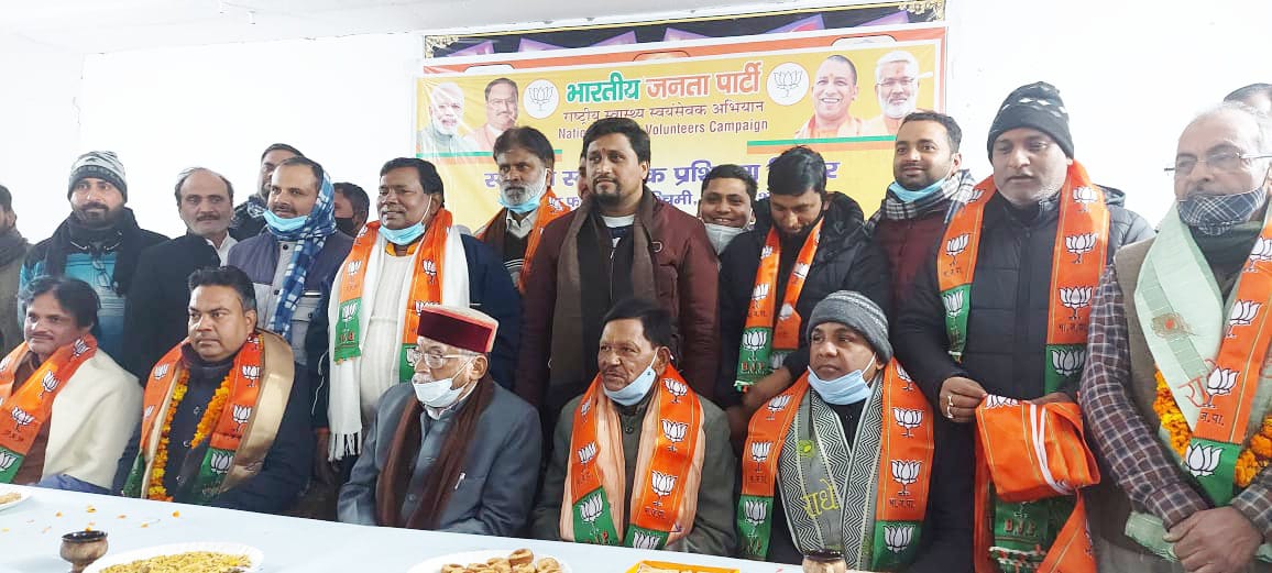 UP Election 2022: बरेली में कांग्रेस को एक और झटका, पूर्व ब्लॉक प्रमुख देवपाल सिंह चौहान बीजेपी में शामिल