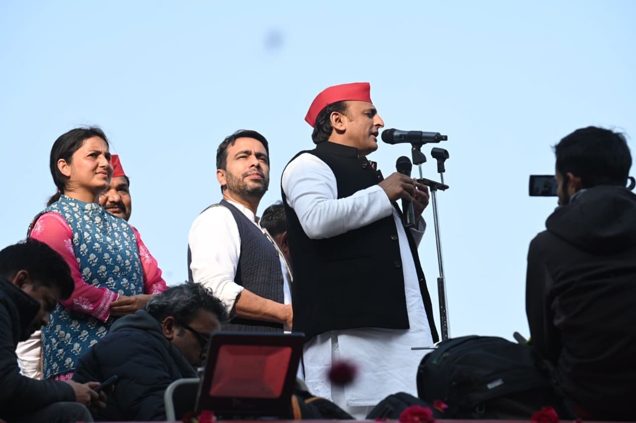 UP Election 2022: अखिलेश यादव और जयंत सिंह के खिलाफ दादरी थाने में FIR दर्ज, लगा है यह गंभीर आरोप