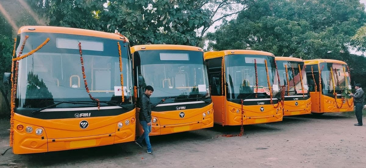 अलीगढ़ में घाटे का सौदा साबित हो रहीं इलेक्ट्रिक बसें, बस इतनी हो रही कमाई