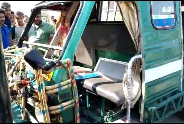 Road Accident: बरेली-नैनीताल हाईवे पर खड़े वाहन में घुसा ऑटो, ड्राइवर की मौत, ऐसे हुआ हादसा