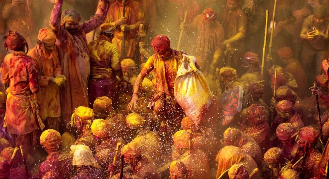Lathmar Holi : ब्रज मंडल में क्यों खेली जाती है लट्ठमार होली, क्या है इसके पीछे की कहानी?