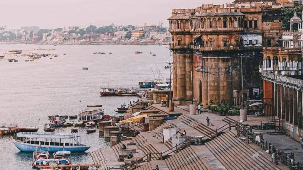 Air Pollution in Varanasi: वाराणसी में दशाश्वमेध घाट की हवा सबसे ज्यादा प्रदूषित, उठने लगे ये सवाल