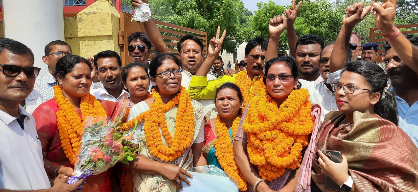 Simdega: रोस प्रतिमा सोरेंग बनी जिला परिषद अध्यक्ष, सोनी कुमारी पैंकरा को उपाध्यक्ष की जिम्मेदारी