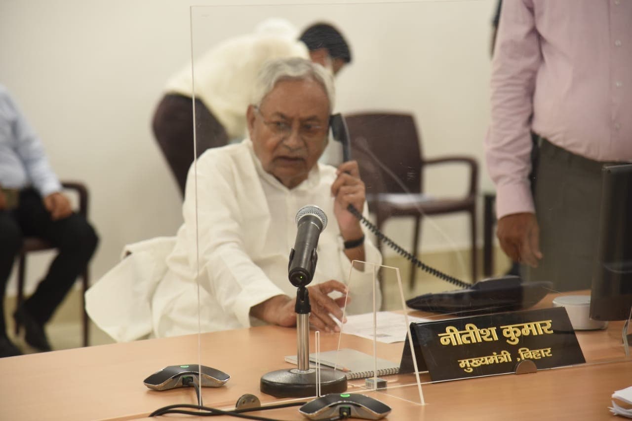 मुख्यमंत्री नीतीश कुमार को बम से उड़ाने की धमकी देने वाला कर्नाटक से गिरफ्तार, पटना में यूट्यूबर भी धराया