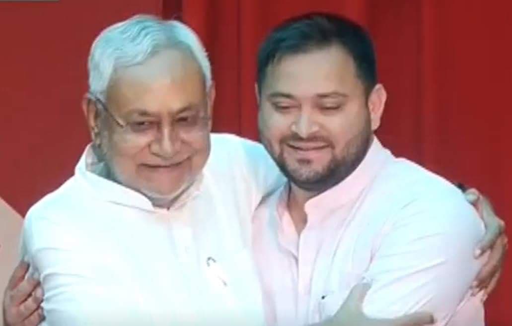 काशी के दीवारों पर दिख रहा बिहार के सियासी भूचाल का असर, नीतीश कुमार के नाम से चस्पाए गए विवादित पोेस्टर
