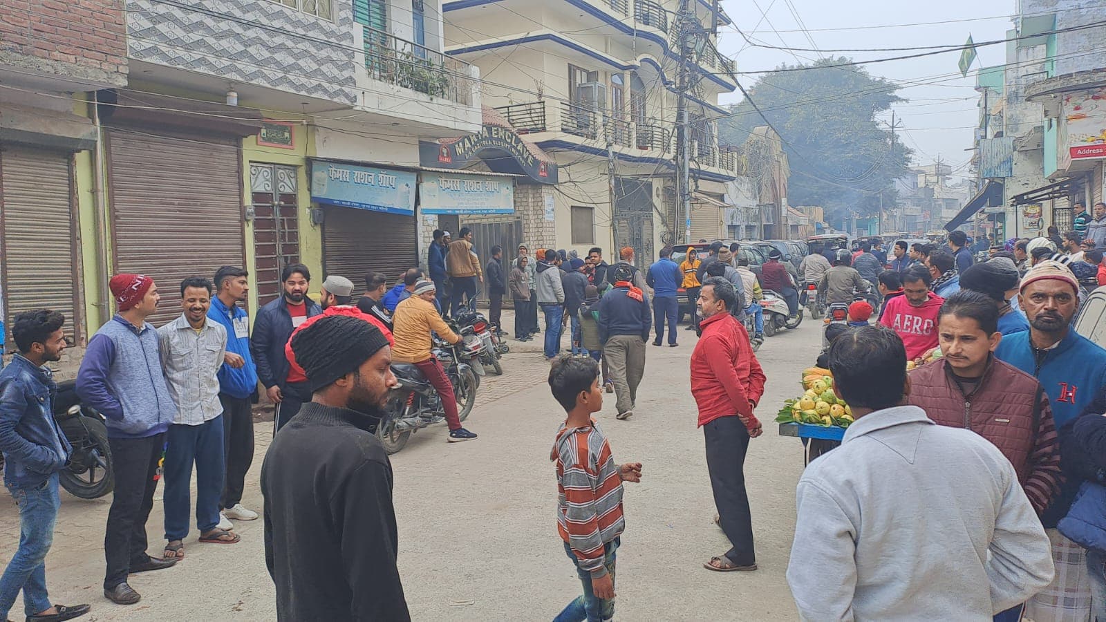 बरेली में IT टीम की 24 घंटे बाद भी छापेमारी जारी, कारोबारी की फैक्ट्री-ऑफिस से बरामद किए दस्तावेज