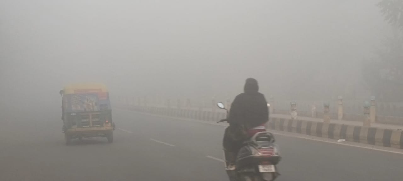 UP Weather Update: पछुआ हवाओं का असर, नए साल में छाया रहेगा घना कोहरा, जानें, कैसा रहेगा आज का मौसम…