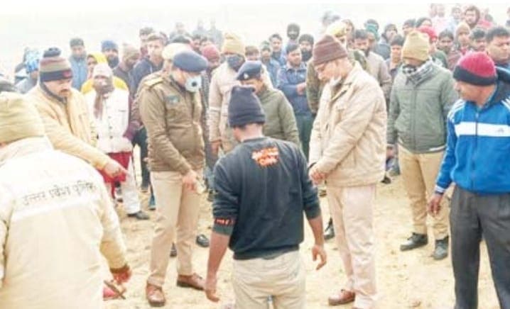 Bareilly News: इलेक्ट्रीशियन की धारदार हथियार से गला रेतकर हत्या, गांव के पास मिला शव, जांच में जुटी पुलिस