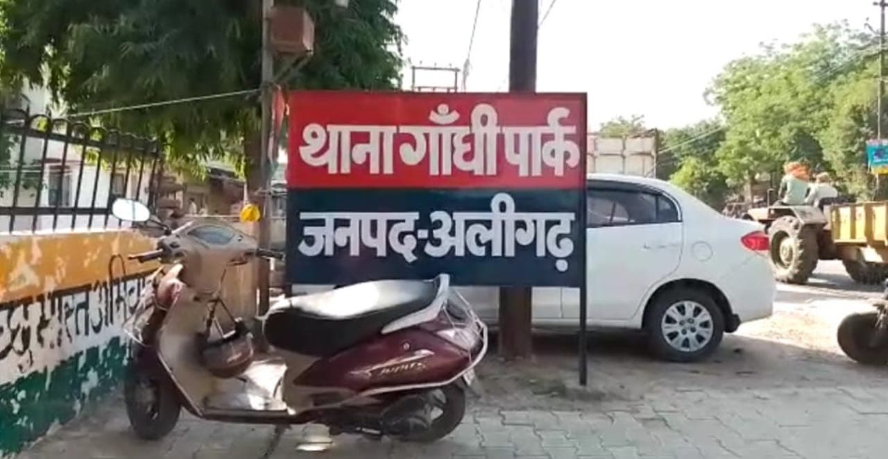 UP News : अलीगढ़ में सफाईकर्मियों ने नशा के लिये दवा का किया सेवन, दो लोगों की मौत, एक की हालत गंभीर