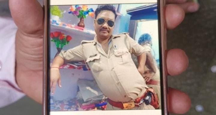 UP News : हर्ष फायरिंग में तबाह हुआ परिवार, पत्नी-बच्चों को बिलखता छोड़ ट्रेन के आगे कूदा हेड कांस्टेबल