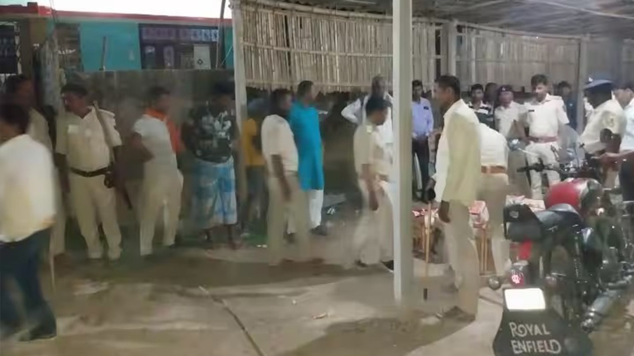 Bihar News: JDU विधायक के चचेरा भाई के वाटर प्लांट में मिला शराब , जानिए क्या है पूरा मामला…