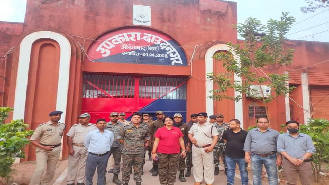 औरंगाबाद मंडल कारा व दाउदनगर उपकारा में सुबह चार बजे अधिकारियों ने की छापेमारी, जेल प्रशासन में मचा हड़कंप