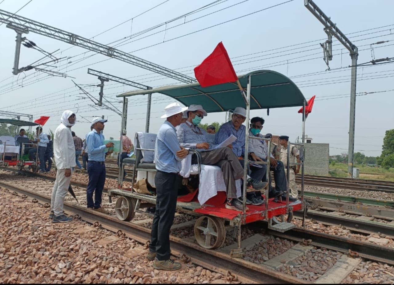 अलीगढ़ में चौथी लाइन पर ट्रेन 120 किलोमीटर प्रति घंटे की रफ्तार से गुजरेंगी, RSC की मौजूदगी में स्पीड ट्रायल