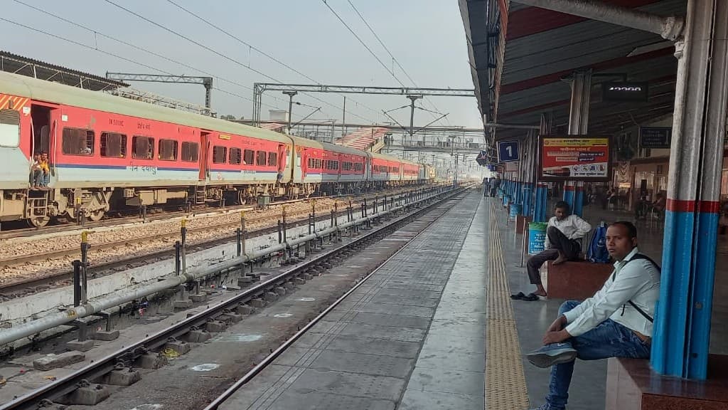 यह कैसा विकास! दौड़ रही मालगाड़ी, यात्री ट्रेनें रद्द, इस माह टाटानगर से जाने वाली 50 से अधिक ट्रेनें कैंसिल