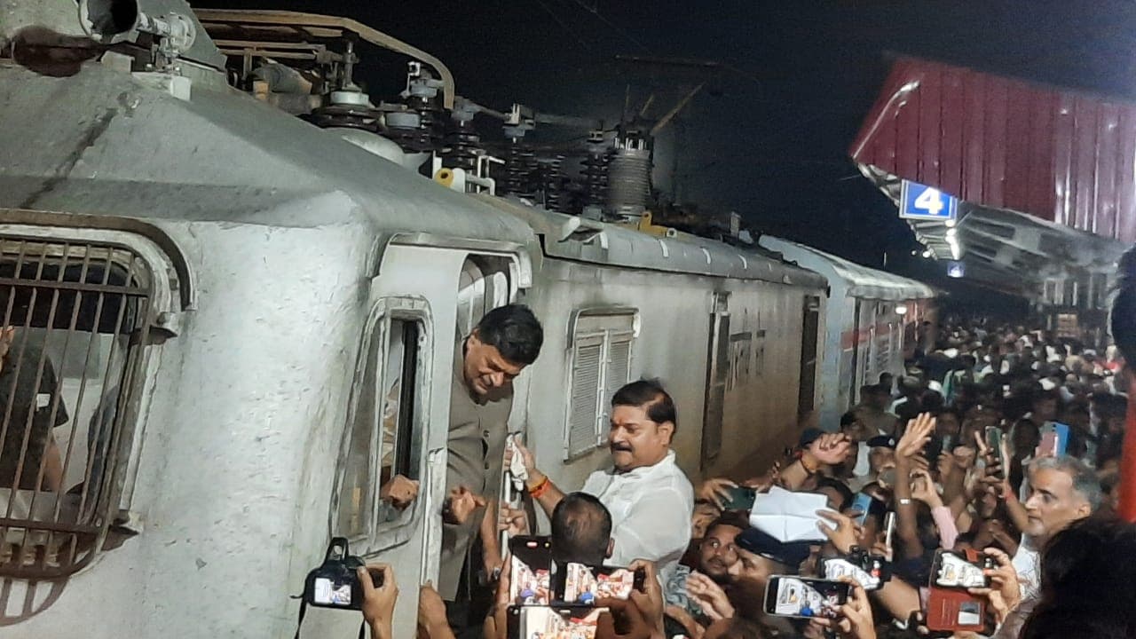 Video: आरा-टाटानगर एक्सप्रेस के शुभारंभ से यात्रियों में खुशी, जानें टाइमिंग