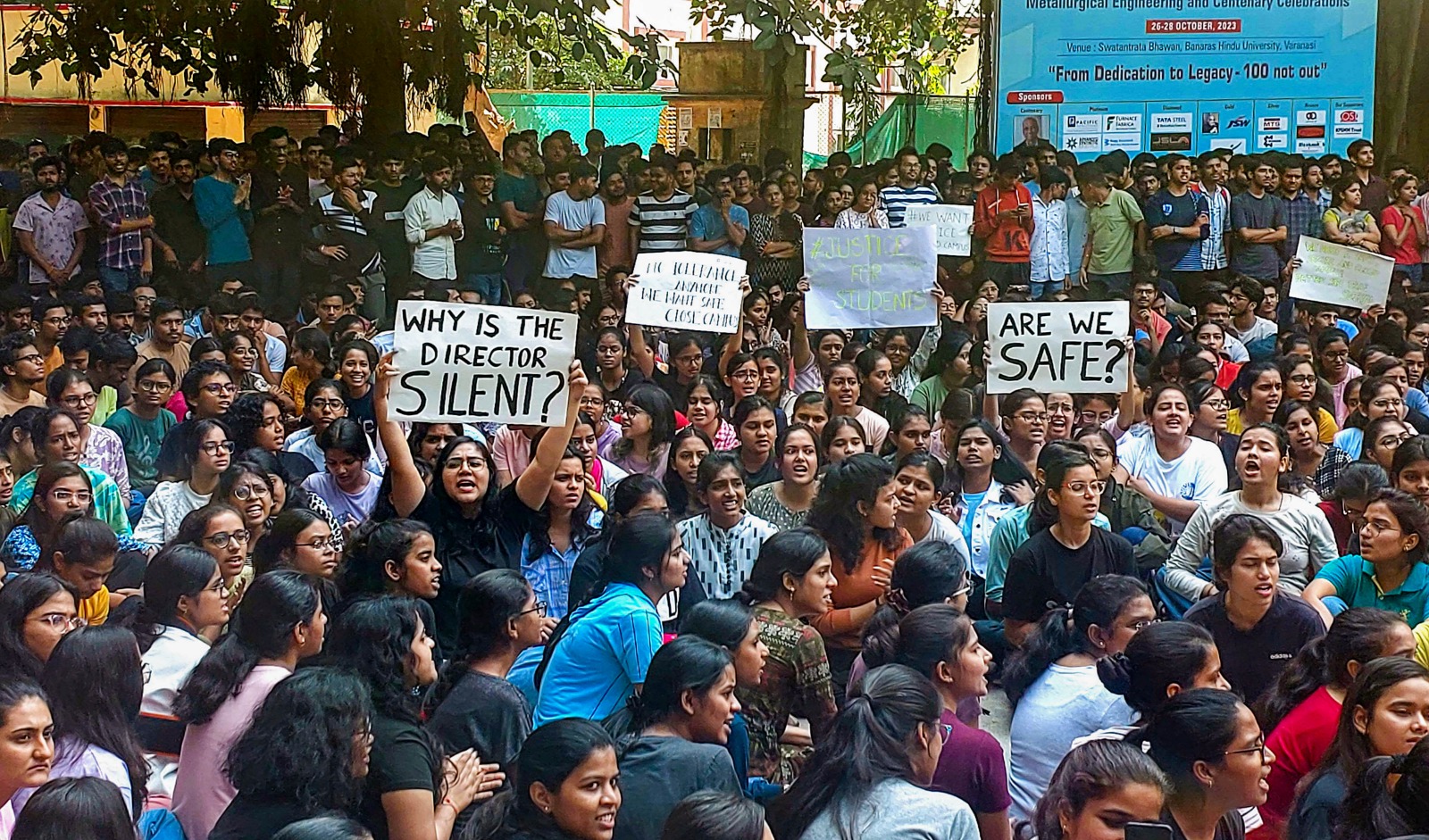 BHU IIT मामला: छात्रा ने लगाया सामूहिक दुष्कर्म-निर्वस्त्र कर वीडियो बनाने का आरोप, पुलिस ने बढ़ाई धाराएं