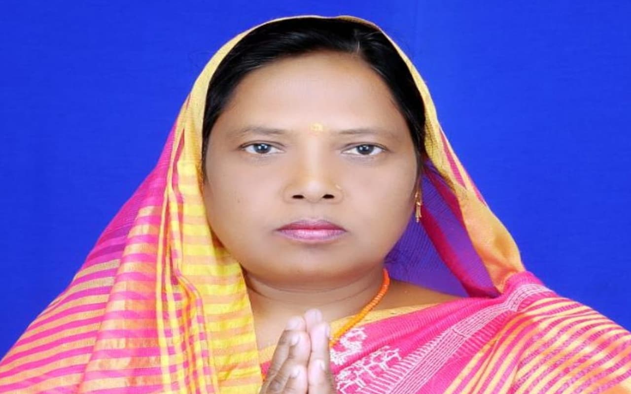 डुमरी विधानसभा :  कौन है आजसू प्रत्याशी यशोदा देवी, जो मंत्री बेबी देवी को दे रही है कड़ी टक्कर
