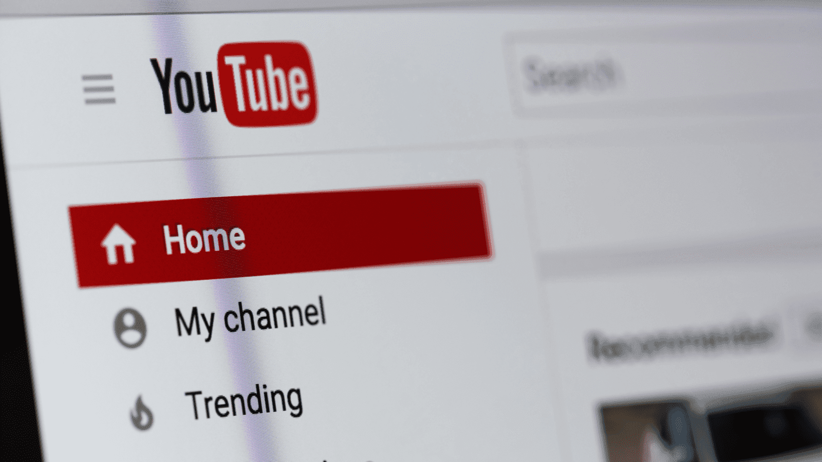 YouTube पर बच्चों की परवरिश को लेकर सलाह देनेवाली महिला पर बाल शोषण का आरोप, पढ़ें पूरी खबर