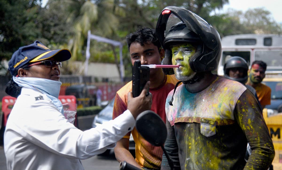 Holi 2020 : होली खेलने के दौरान गयी 27 की जान, दोस्त ने काट लिया दोस्त का कान