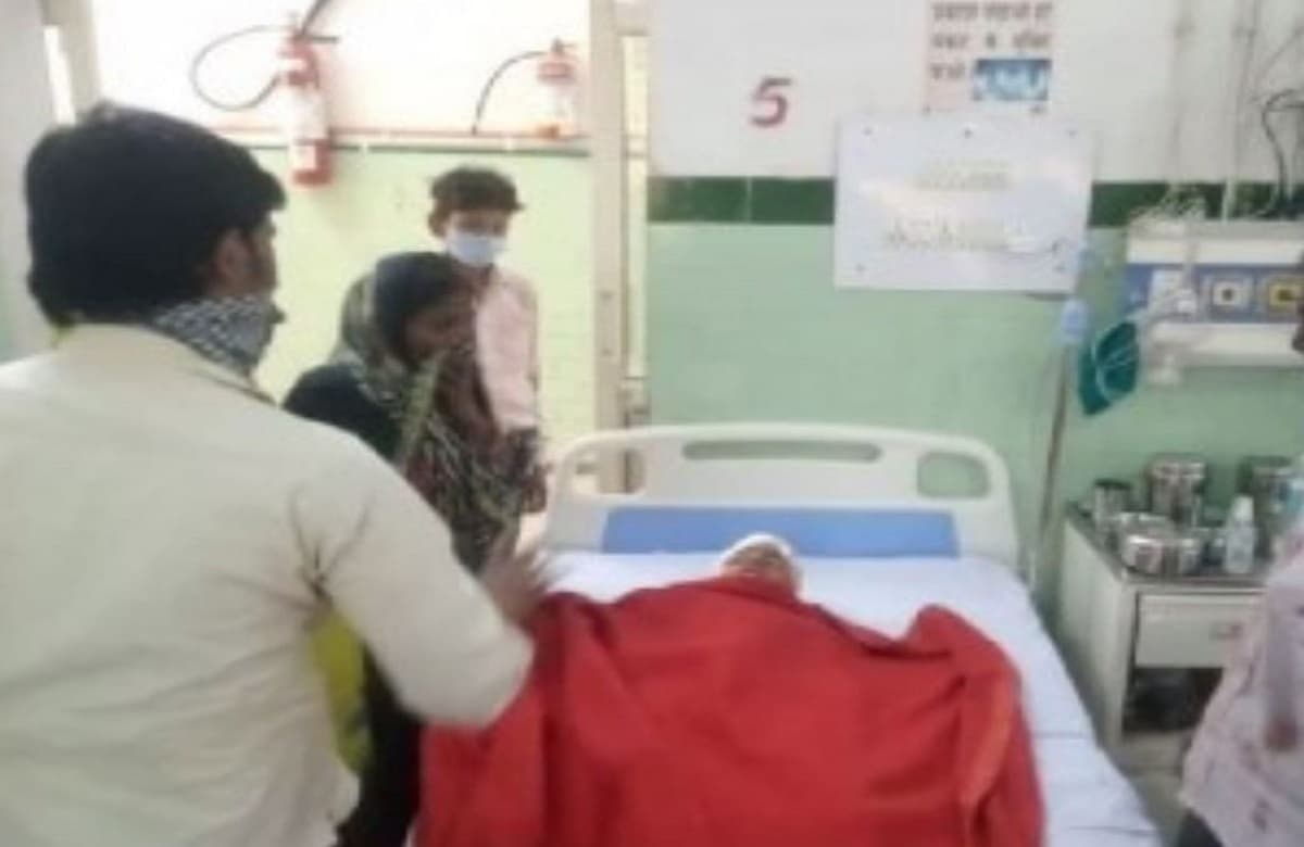बरेली के बंडिया में आदमखोर कुत्तों ने किया छात्र पर हमला, गंभीर हालत में अस्पताल में भर्ती
