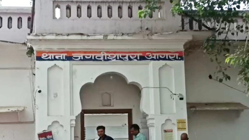 आगराः नौकरी के नाम पर 36 युवक-युवतियों से लाखों की ठगी, पुलिस ने मुकदमा दर्ज कर जांच पड़ताल की शुरू