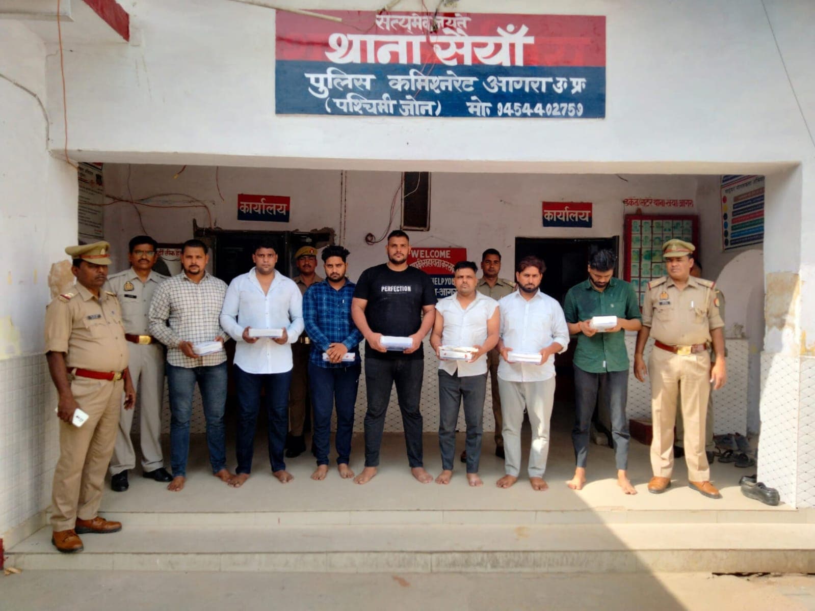 आगराः ‘स्पेशल 26’ देख बनाया गैंग, फर्जी इनकम टैक्स की टीम बनाकर मारते थे छापा, सात गिरफ्तार