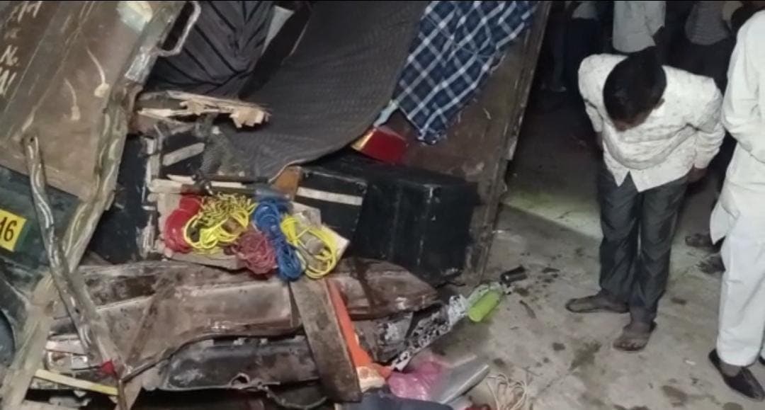 Accident in Aligarh: पंजाब से आ रही बस ने अलीगढ़ के टप्पल में कार को मारी टक्कर, 3 की मौत, कई घायल