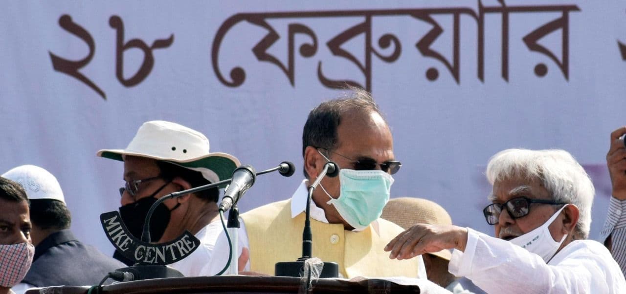 Bengal Chunav 2021 : जब मंच पर पीरजादा अब्बास की हुई एंट्री तो माइक छोड़ जाने लगे कांग्रेस के अधीर रंजन चौधरी, पढ़िए ब्रिगेड रैली की इनसाइड स्टोरी
