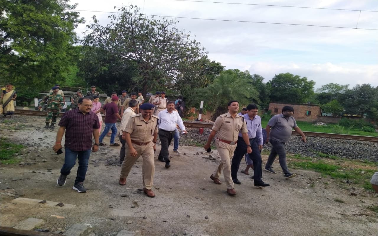 सावन की पहली सोमवारी को लेकर डीसी ने नामकुम स्वर्णरेखा नदी का किया निरीक्षण, होगी विशेष व्यवस्था सावन की पहली सोमवारी को लेकर डीसी ने नामकुम स्वर्णरेखा नदी का किया निरीक्षण, होगी विशेष व्यवस्था