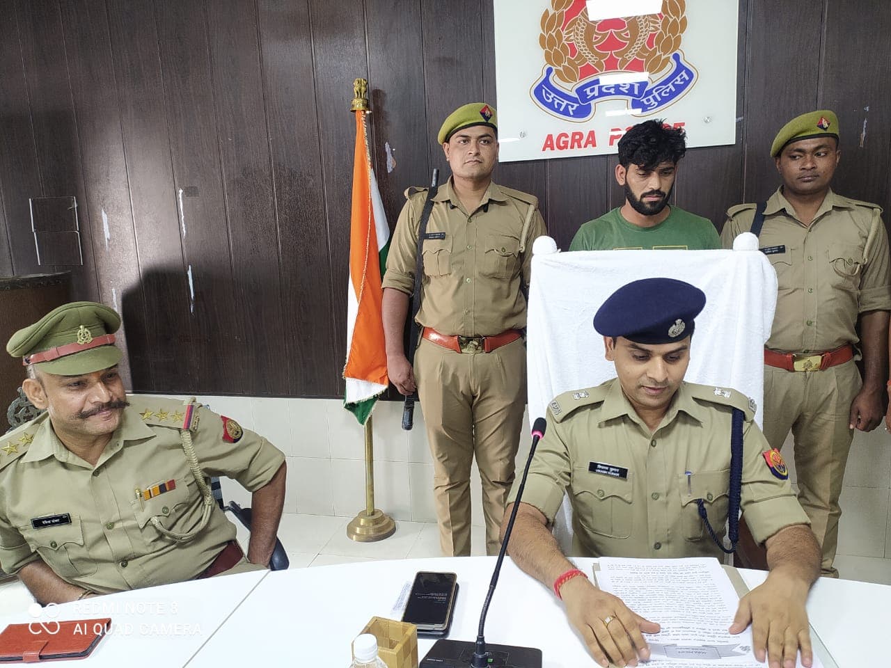 Agra Paper Leak Case: पेपर लीक कर छात्रों को बेचता था कॉलेज का ही प्राचार्य, पुलिस ने किया गिरफ्तार