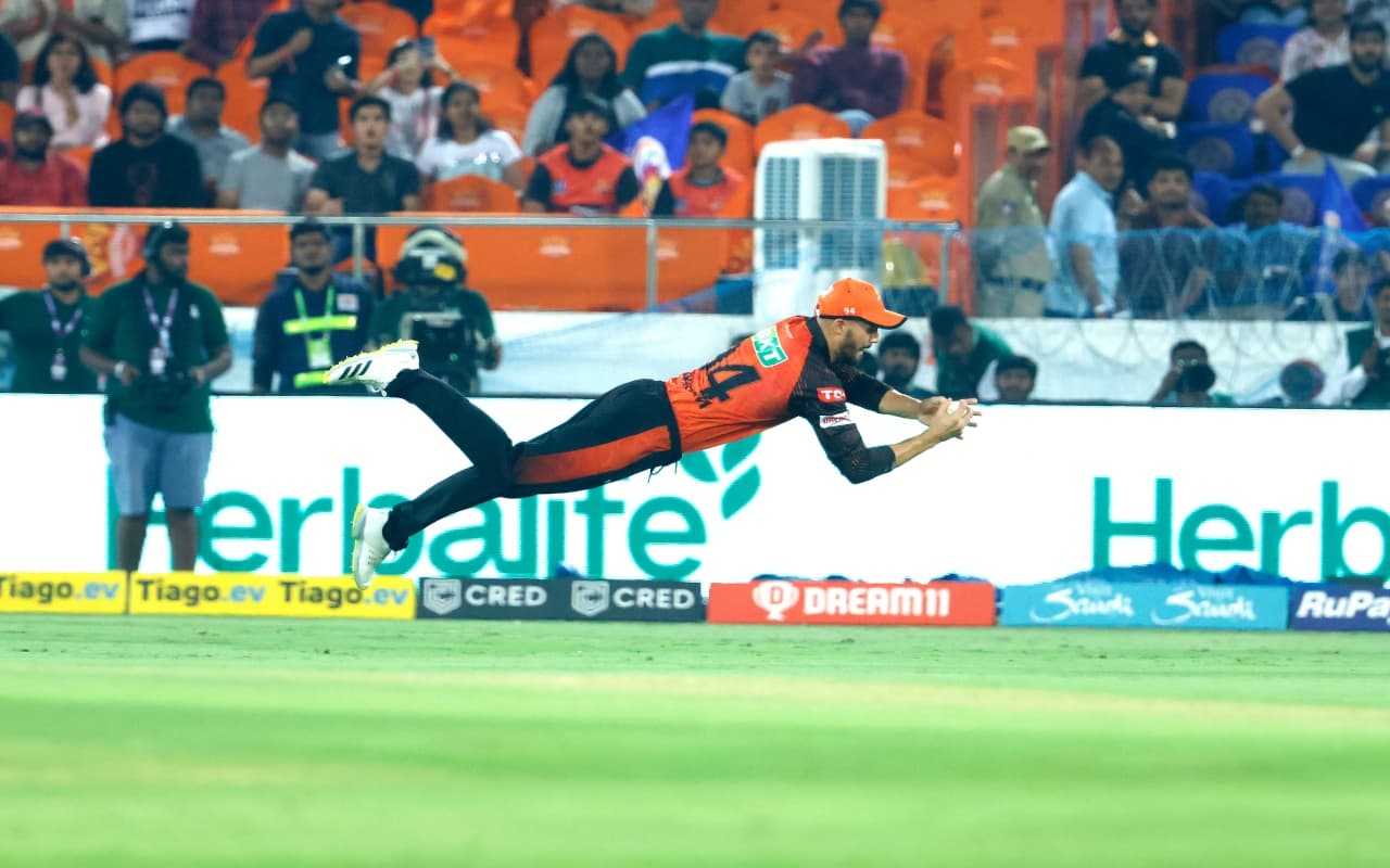 SRH vs MI: एडेन मार्करम बने ‘सुपरमैन’, एक ही ओवर में पकड़े 2 हैरतअंगेज कैच, देखें वीडियो