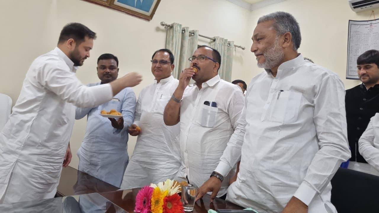 बिहार में राजद 80 विधायको के साथ बनी नंबर वन पार्टी, एआइएमआइएम के चार विधयकों ने थामा राजद का दामन