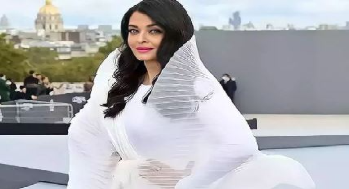Paris Fashion Week में ऐश्वर्या राय ने किया रैंप वॉक, व्हाइट ड्रेस में दिखी हसीन, फिर भी इस वजह से हो गई ट्रोल