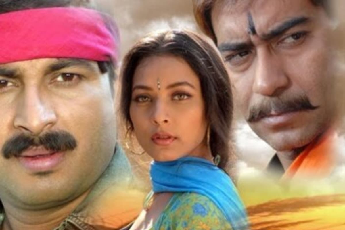 Entertainment News: अजय देवगन ने बेटे संग पंजा लड़ाते हुए शेयर की शानदार तस्वीर, कैप्शन है बेहद खास